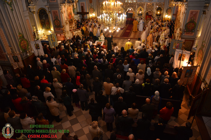 У день освячення ужгородського Кафедрального собору у храмі відслужили святкову літургію 