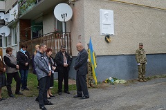 У Нижньому Солотвині відкрили меморіальну дошку Анатолію Голику, що поліг у війні з Росією (ФОТО)