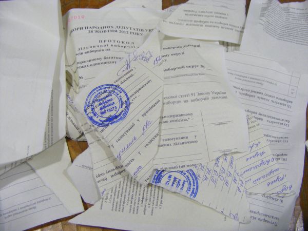 В Ужгороді розслідують зникнення печатки з дільниці, голова комісії відмовився від будь-яких пояснень 