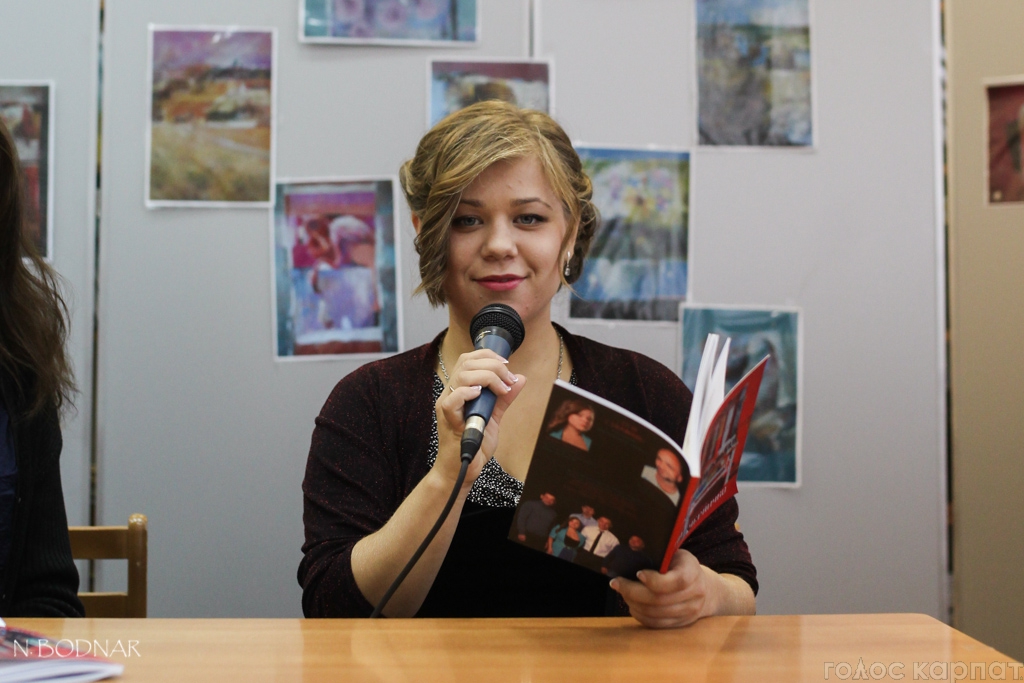 В Ужгороді презентували "Три стільці" Марічки Черничко (ФОТО)