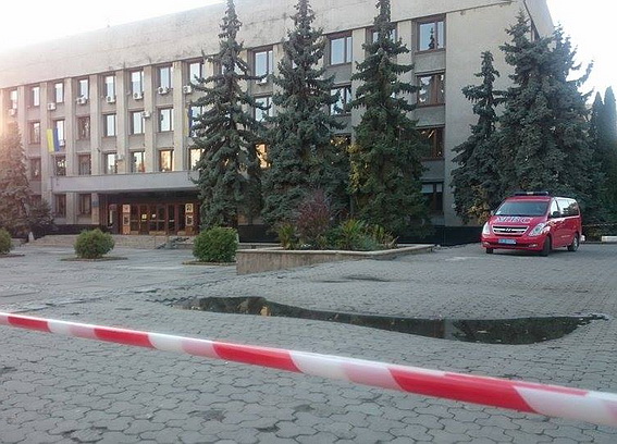 Міськраду в Ужгороді знову "замінували", сесію перенесли на 15.00