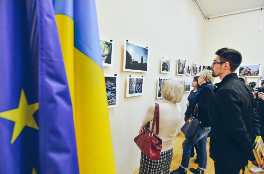 В Ужгороді відкрилася фотовиставка "Війна за Мир" (ФОТО)