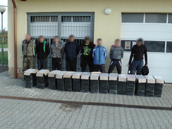 В Угорщині, неподалік ПП "Лужанка-Берегшурань", затримали 8 контрабандистів з Закарпаття (ФОТО)