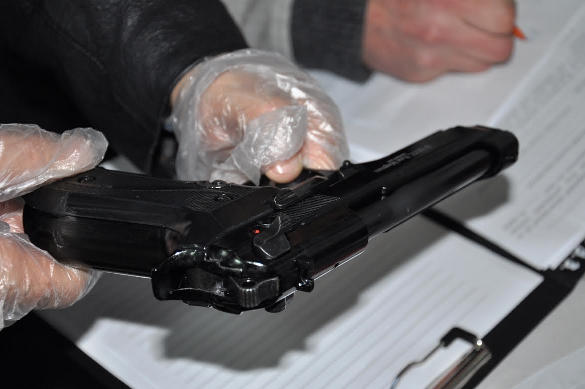 В Ужгороді затримали групу торгівців контрабандною зброєю (ФОТО)