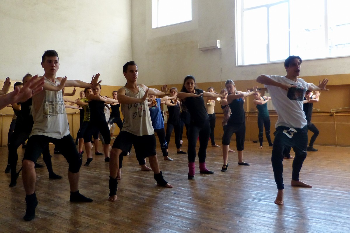 Зірки шоу "Танцюють всі" провели майстер-класи для студентів Ужгородського коледжу культури та мистецтв (ФОТО)
