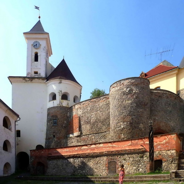 Мінкульт відмовляється "на користь місцевих громад" від замків в Ужгороді та Мукачеві