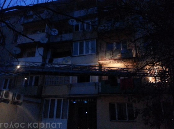 В Ужгороді загорілася квартира у п'ятиповерхівці. Евакуювали жінку з дитиною (ФОТО)