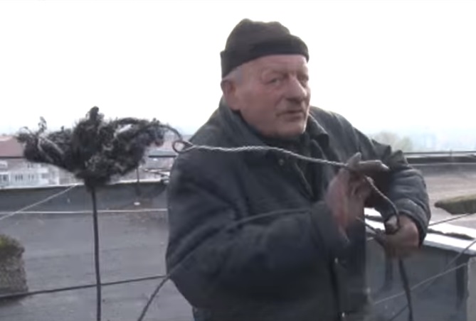 У Мукачеві проводять екскурсію дахами і вчать фахові сажотруса (ВІДЕО)
