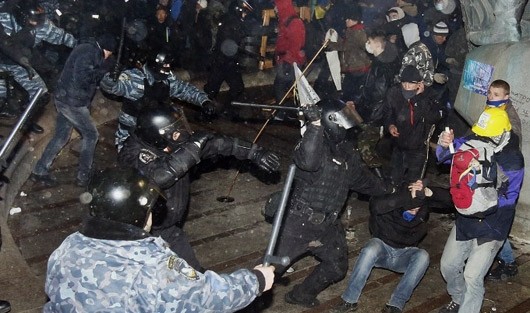 Перед роковинами Майдану Гідності влада виписала людям чергову порцію лапші – Балога