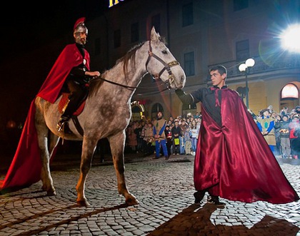 До Дня Святого Мартина у Мукачеві традиційно влаштують ходу з ліхтариками та лицарські змагання 