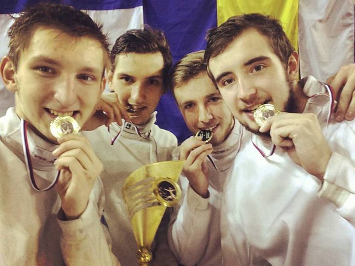 Збірна України з фехтування із закарпатцем у своєму складі завоювала "золото" на етапі кубка світу в Братиславі
