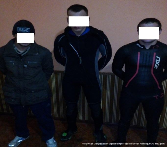 На кордоні з Румунією затримано трьох закарпатців у гідрокостюмах (ФОТО)