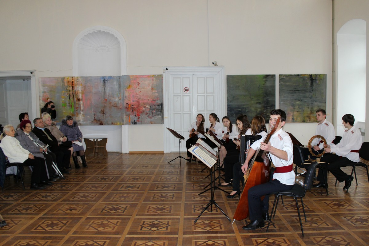 З нагоди Всесвітнього дня інвалідів в обласному музеї ім. Бокшая в Ужгороді провели екскурсію та влаштували концерт (ФОТО)