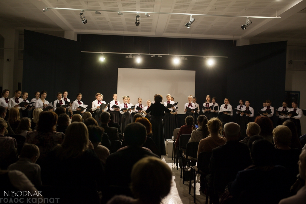 В Ужгороді відбувся нестандартний концерт "В очікуванні" (ФОТО)