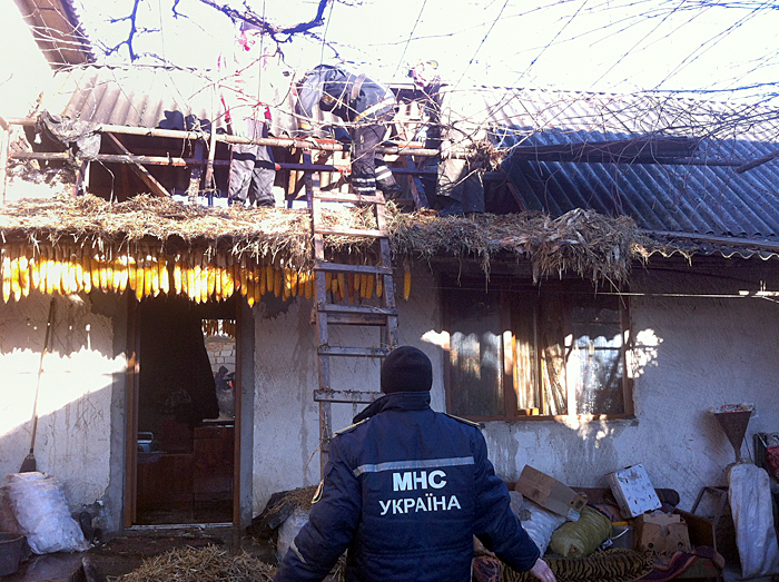 На Іршавщині під час пожежі рятували від знищення житловий будинок (ФОТО)