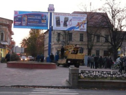 Історичний центр Ужгорода обіцяють звільнити від незаконної реклами