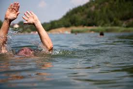 На Мукачівщині у штучній водоймі потонув чоловік