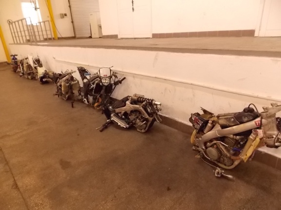 На Закарпаття через кордон намагалися перевезти 8 розібраних мотоциклів  з Угорщини (ФОТО)