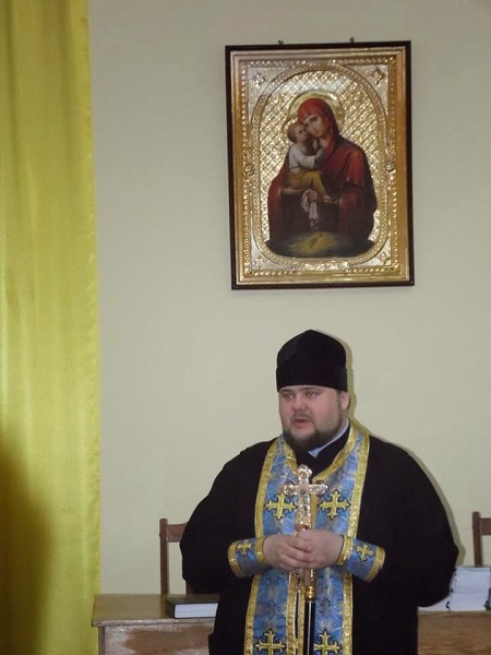 Єпископ УПЦ КП відвідав військовий госпіталь у Мукачеві та благословив поранених воїнів (ФОТО)