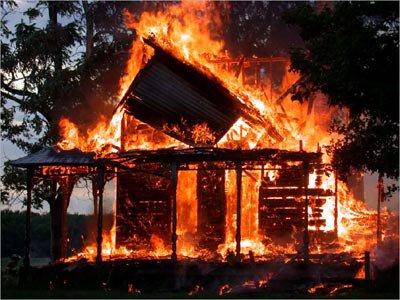 У Боздоському парку в Ужгороді вогонь понищив господарську будівлю