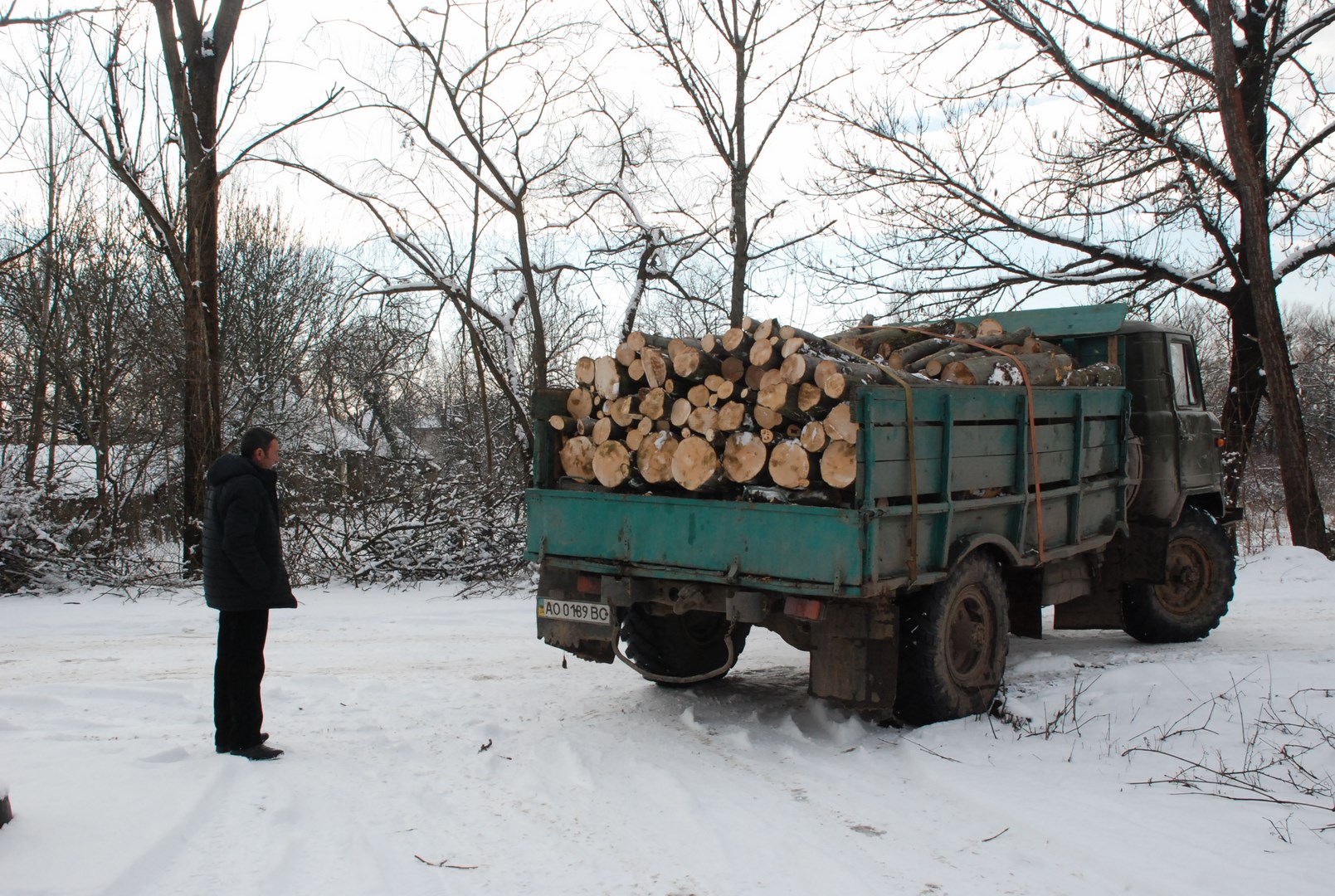 В Іршаві родини учасників АТО підтримали продуктами та дровами