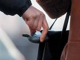 У Мукачеві на чотири роки засудили 19-річного викрадача мобільних телефонів