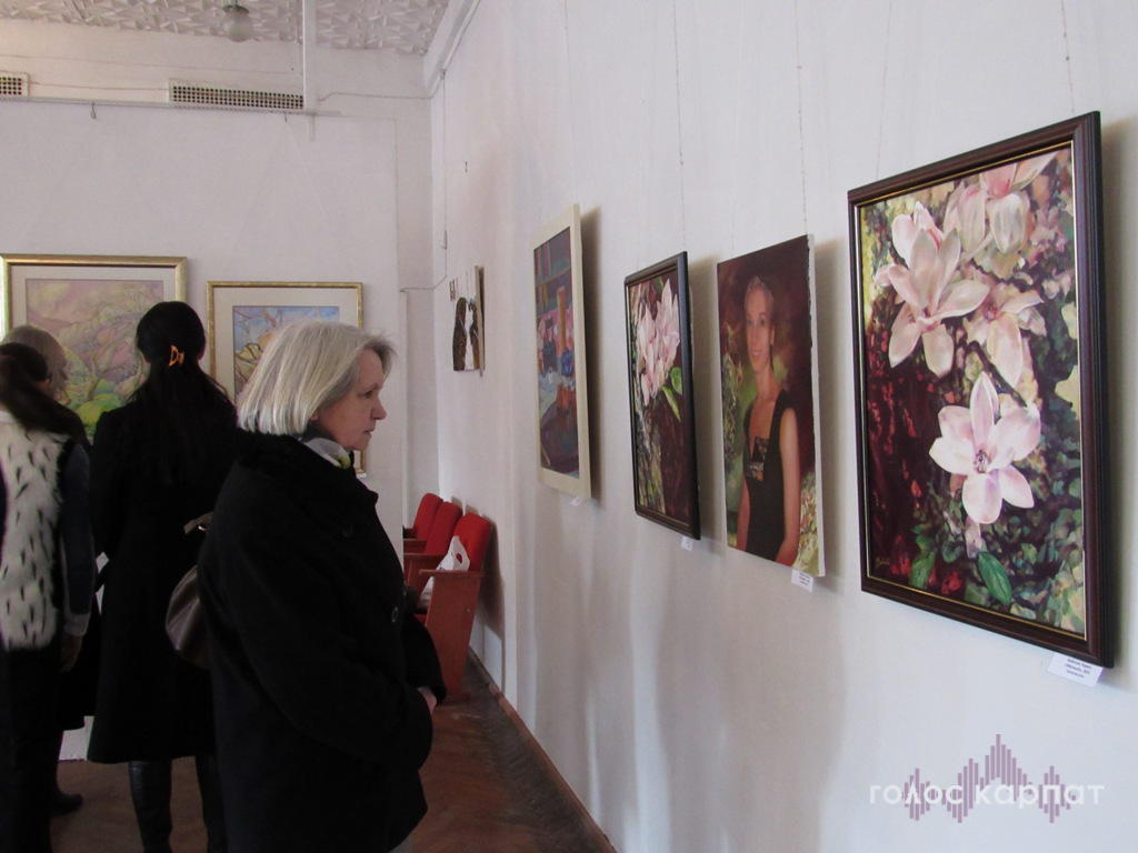 У Мукачеві до Міжнародного жіночого дня відкрилася виставка "Крокус-2015" (ФОТО)