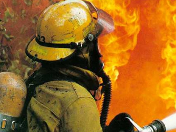 На Хустщині пожежники врятували 46-річну господарку будинку, яка через "шоковий" стан не могла самостійно вибратися