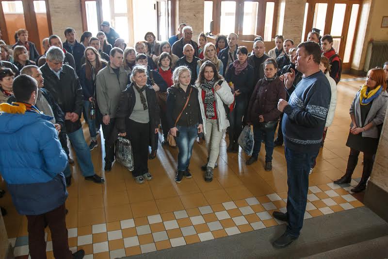 Близько 70 ужгородців та гостей міста завітали на екскурсію до головної адмінбудівлі області (ФОТО)
