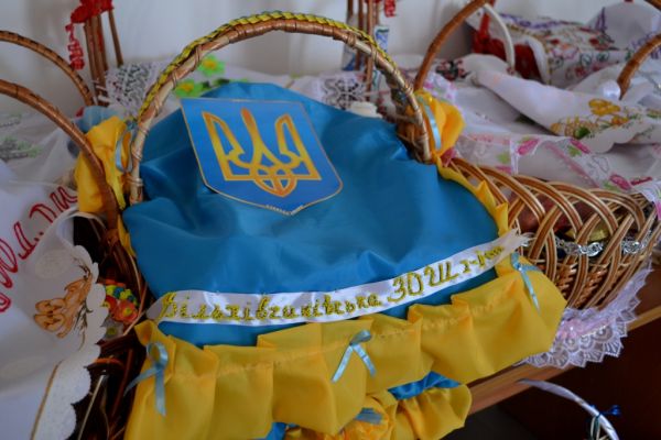 Із Тячівщини бійцям на Схід відправили 30 тонн освячених великодніх пакунків (ФОТО)