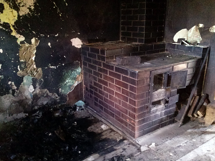 На місці пожежі у будинку на Рахівщині знайшли тіло 73-річного пенсіонера (ФОТО)
