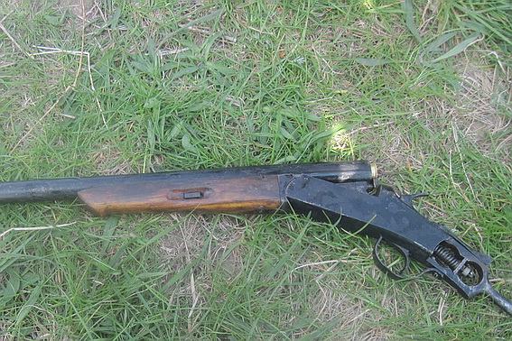 На Мукачівщині колишній правоохоронець вистрелив собі в груди із мисливської рушниці (ФОТО)