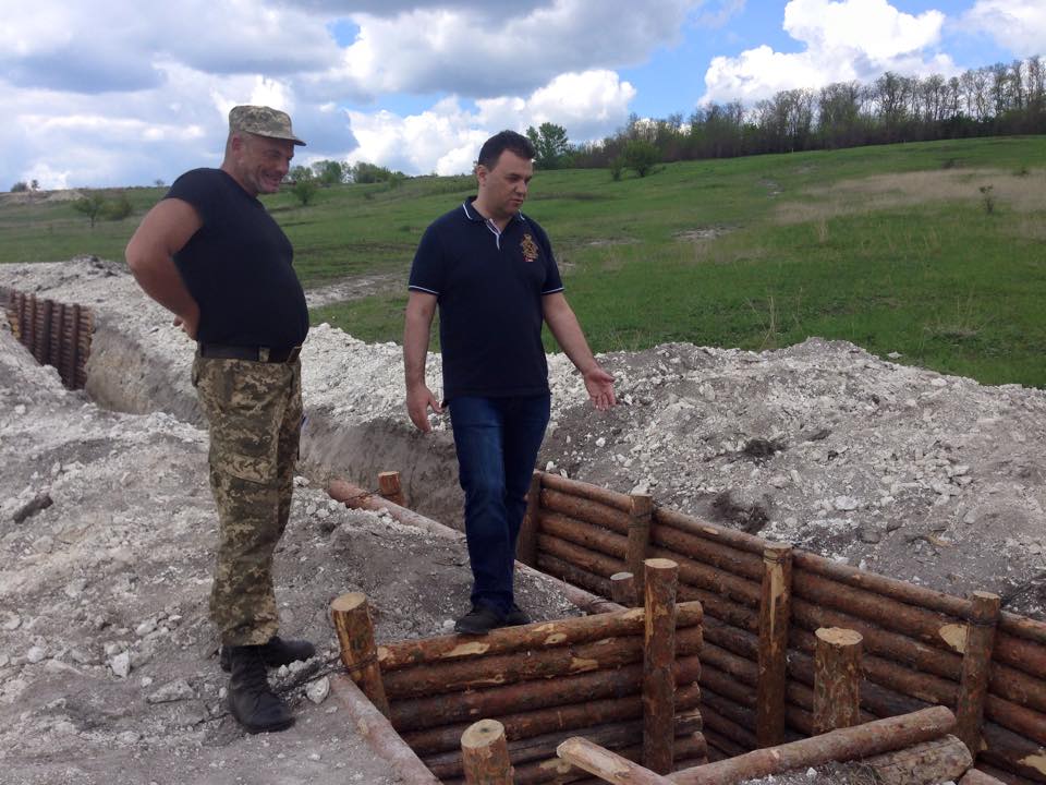 Спорудження "закарпатських" фортифікаційних споруд під Слов’янськом особисто контролює заступник голови ОДА (ФОТО)