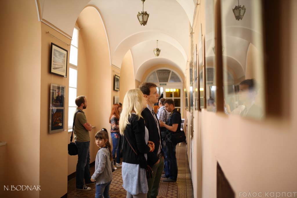 В Ужгородському замку відкрилась виставка I-го міжнародного Салону художньої фотографії "Карпатський круг – 2015" (ФОТО)