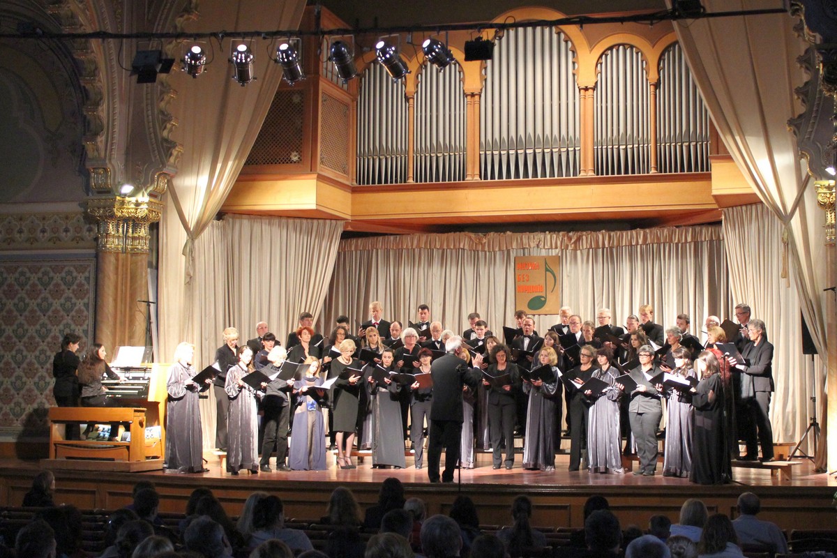 В Ужгороді відбувся спільний виступ академічного камерного хору "Кантус" та виконавців зі Швейцарії (ФОТО)
