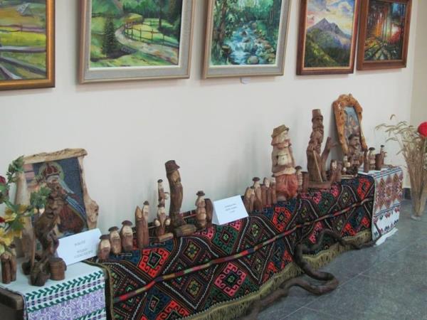 У Рахові відкрили виставкову "Світлицю народних талантів" (ФОТО)
