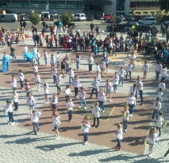 В Іршаві влаштували доброчинний танцювальний флешмоб (ВІДЕО)