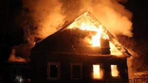 Через дитячі пустощі у Сваляві сталася пожежа у будинку (РОЗШИРЕНО) (ФОТО)