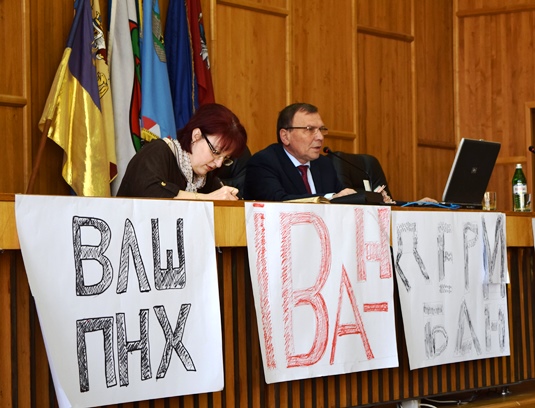 В Ужгороді активісти закликають прийти на сесію, щоби не дати вкрасти 48 об