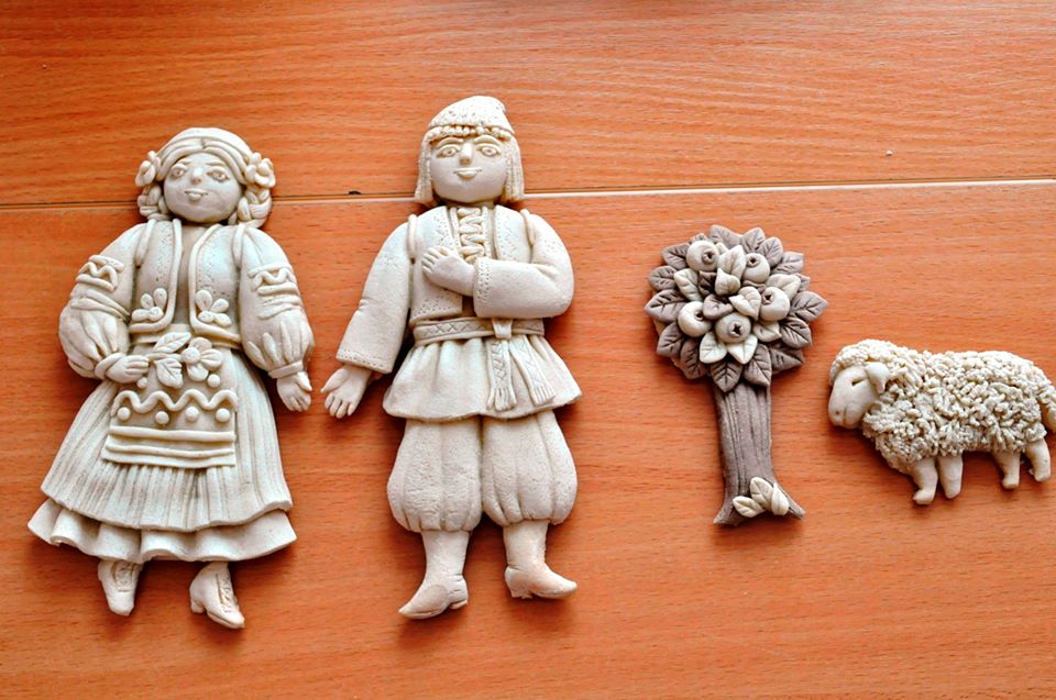До Дня Конституції закарпатські діти виготовляли ляльки-мотанки та композицію з тіста "Україна – єдина" (ФОТО)
