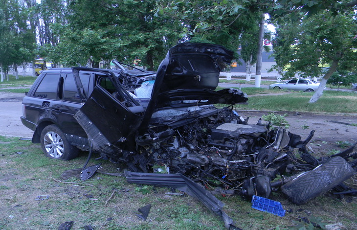 Закарпатець на Range Rover потрапив у жахливу ДТП в Херсоні (ФОТО, ВІДЕО)