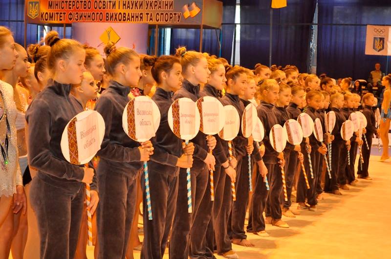 230 спортсменів приїхали в Ужгород для участі у чемпіонаті України з художньої гімнастики (ФОТО)