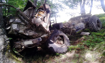 У вантажівці, що впала сьогодні на Закарпатті у провалля, перебувало 34 пасажири. 19 постраждалих доставлено до лікарень (ФОТО)