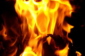 На Тячівщині пожежею у квартирі знищено покрівлю, майно та частину товару магазину