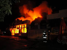 На Рахівщині у пожежі на ринку згоріли 5 торгових ларьків та наявне всередині майно