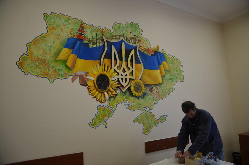 Стіну на вокзалі станції Ужгород відтепер прикрашає велика карта України (ФОТО)