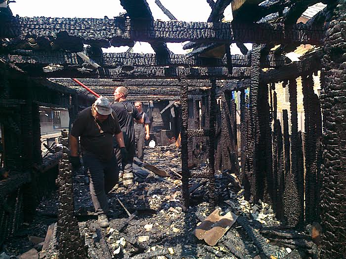 Причиною пожежі на ринку на Рахівщині було необережне поводження з вогнем продавчині пиріжків (РОЗШИРЕНО) (ФОТО)