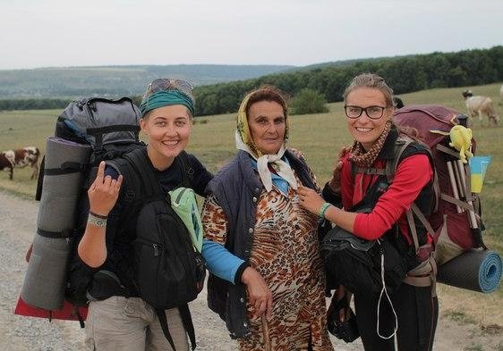 Три місяці пішки долали 2 мандрівниці шлях у 2 тисячі км від Харкова до Ужгорода (ФОТО)