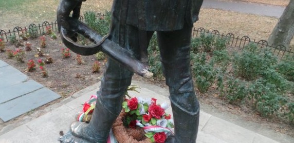 Вандалом, який пошкодив шаблю на пам‘ятнику Петефі в Ужгороді, виявився пенсіонер із Дніпропетровської області