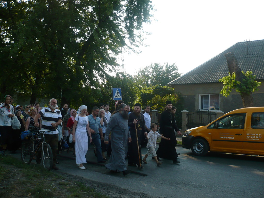 В Ужгороді відбувся православний Хресний хід за мир в Україні та на Закарпатті (ФОТО)